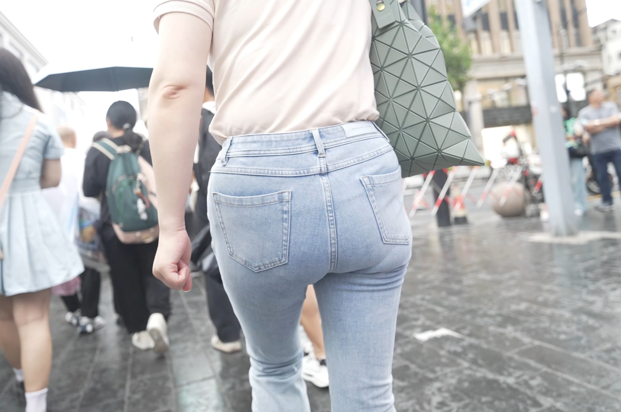 shiny    jeans 4K/60fps/01:49s #1