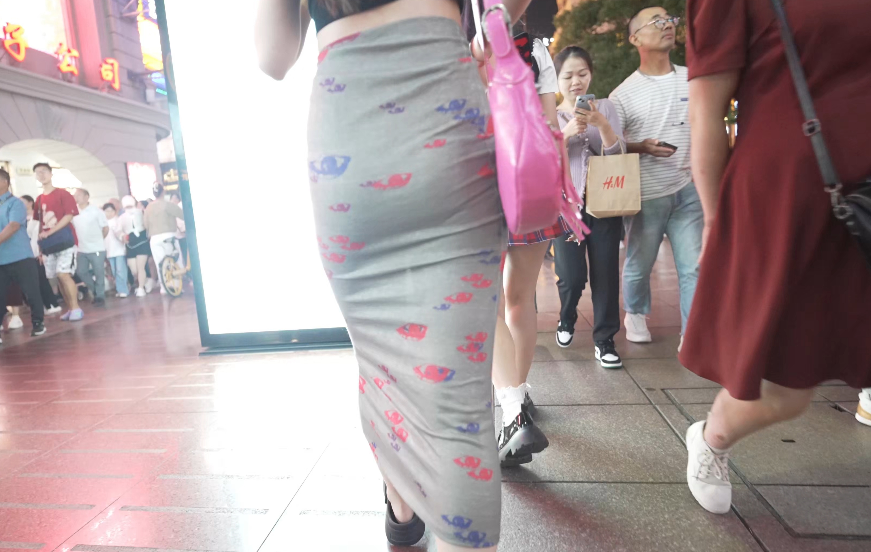 hip-covering skirt 4K/60fps/01:44s #24